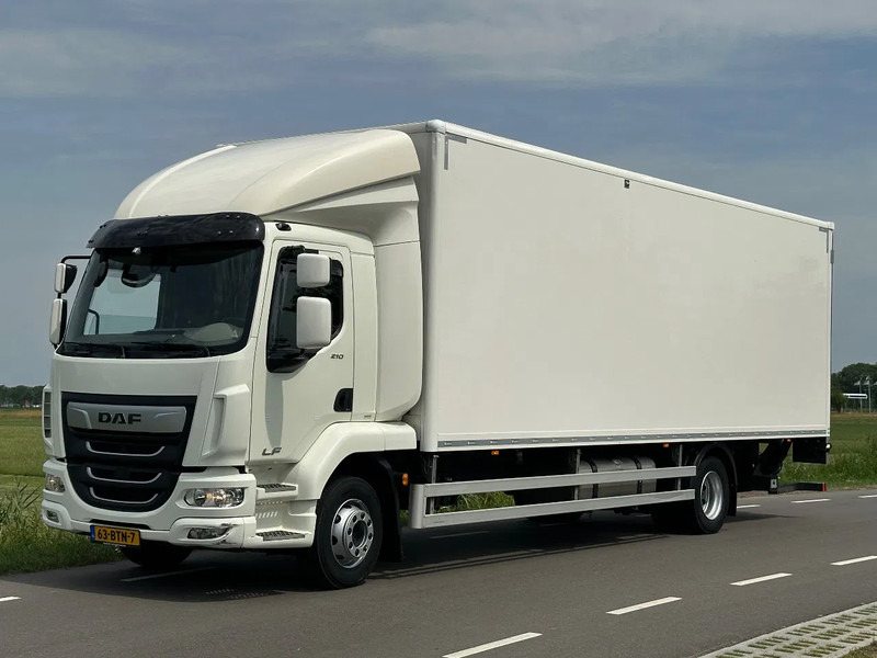 DAF LF 210 LF210.14. EURO6. 2022. 183401km 805x248x248. Bakwagen met Laadklep 2500kg - بصندوق مغلق شاحنة: صور 1 DAF LF 210 LF210.14. EURO6. 2022. 183401km 805x248x248. Bakwagen met Laadklep 2500kg - بصندوق مغلق شاحنة: صور 1