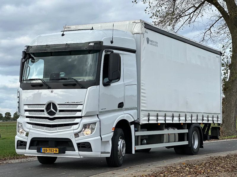 Mercedes-Benz Actros ACTROS 1843L 2022. 183432km Schuifzeil met Laadklep 2000kg - شاحنة ستارة: صور 1 Mercedes-Benz Actros ACTROS 1843L 2022. 183432km Schuifzeil met Laadklep 2000kg - شاحنة ستارة: صور 1