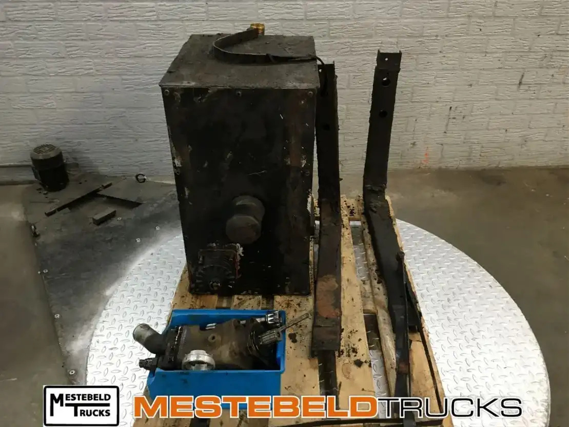 MAN PTO pomp + as + olietank - علم السوائل المتحركة - شاحنة: صور 2 MAN PTO pomp + as + olietank - علم السوائل المتحركة - شاحنة: صور 2