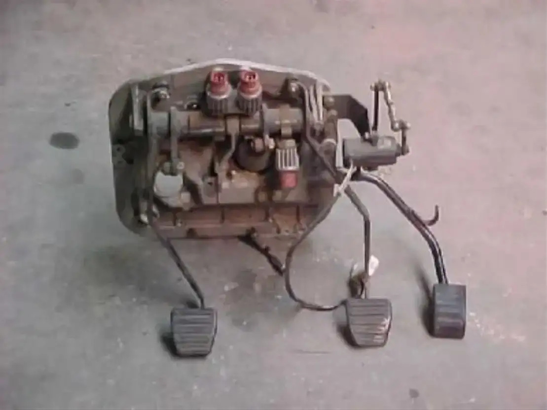 MAN Pedalenset F2000 - الكابينة والداخلية - شاحنة: صور 1 MAN Pedalenset F2000 - الكابينة والداخلية - شاحنة: صور 1
