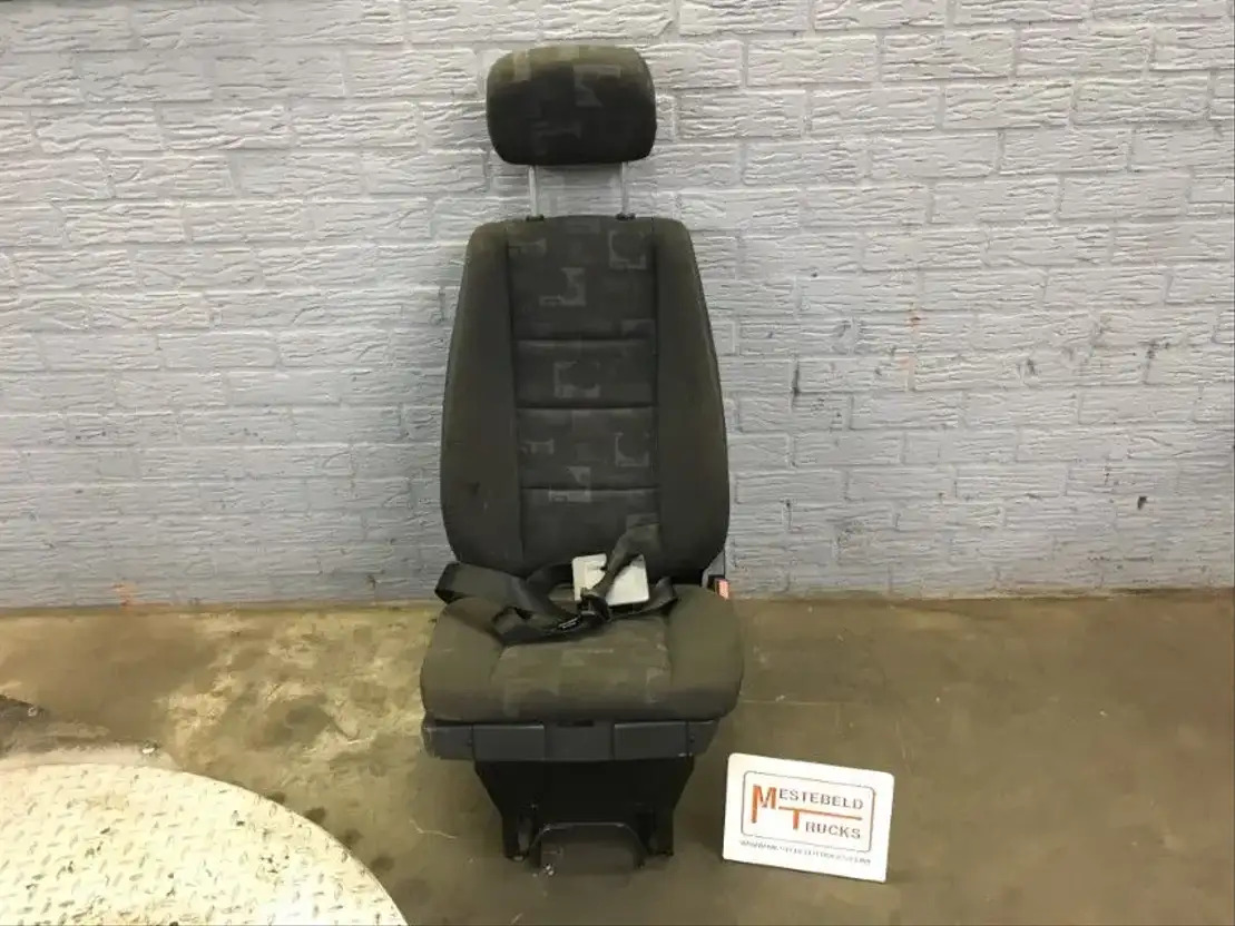 Mercedes-Benz Bijrijdersstoel  - مقاعد السيارات - شاحنة: صور 1 Mercedes-Benz Bijrijdersstoel  - مقاعد السيارات - شاحنة: صور 1