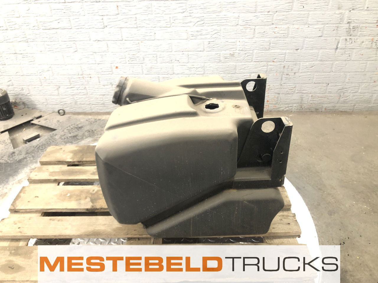 Renault Brandstoftank kunststof 125 liter Midlum - نظام الوقود - شاحنة: صور 1 Renault Brandstoftank kunststof 125 liter Midlum - نظام الوقود - شاحنة: صور 1