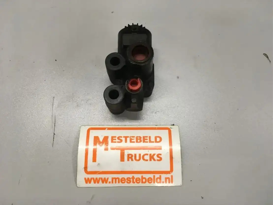 Renault D rukregelklep - أجزاء الفرامل - شاحنة: صور 1 Renault D rukregelklep - أجزاء الفرامل - شاحنة: صور 1