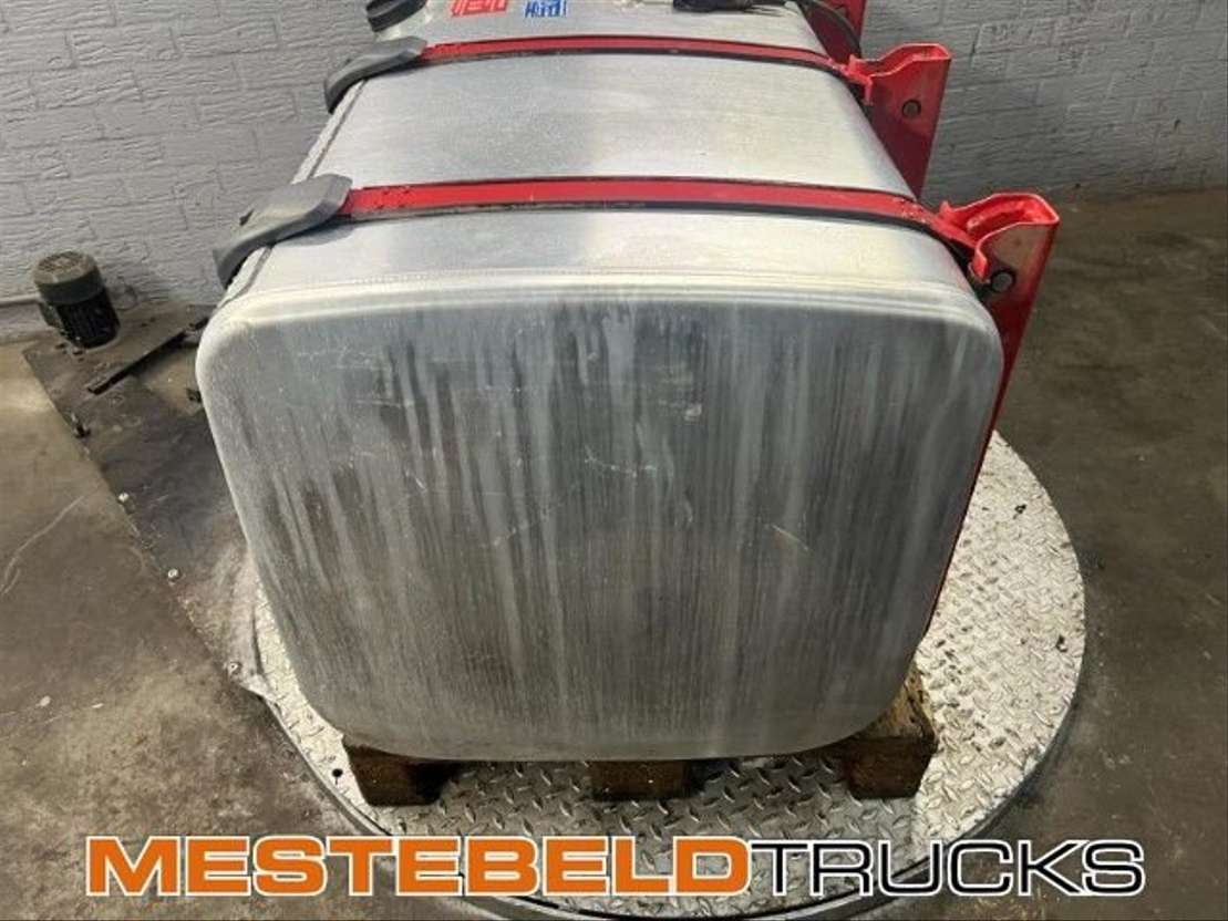 Scania Brandstoftank met steunen 600 liter - خزان وقود - شاحنة: صور 4 Scania Brandstoftank met steunen 600 liter - خزان وقود - شاحنة: صور 4