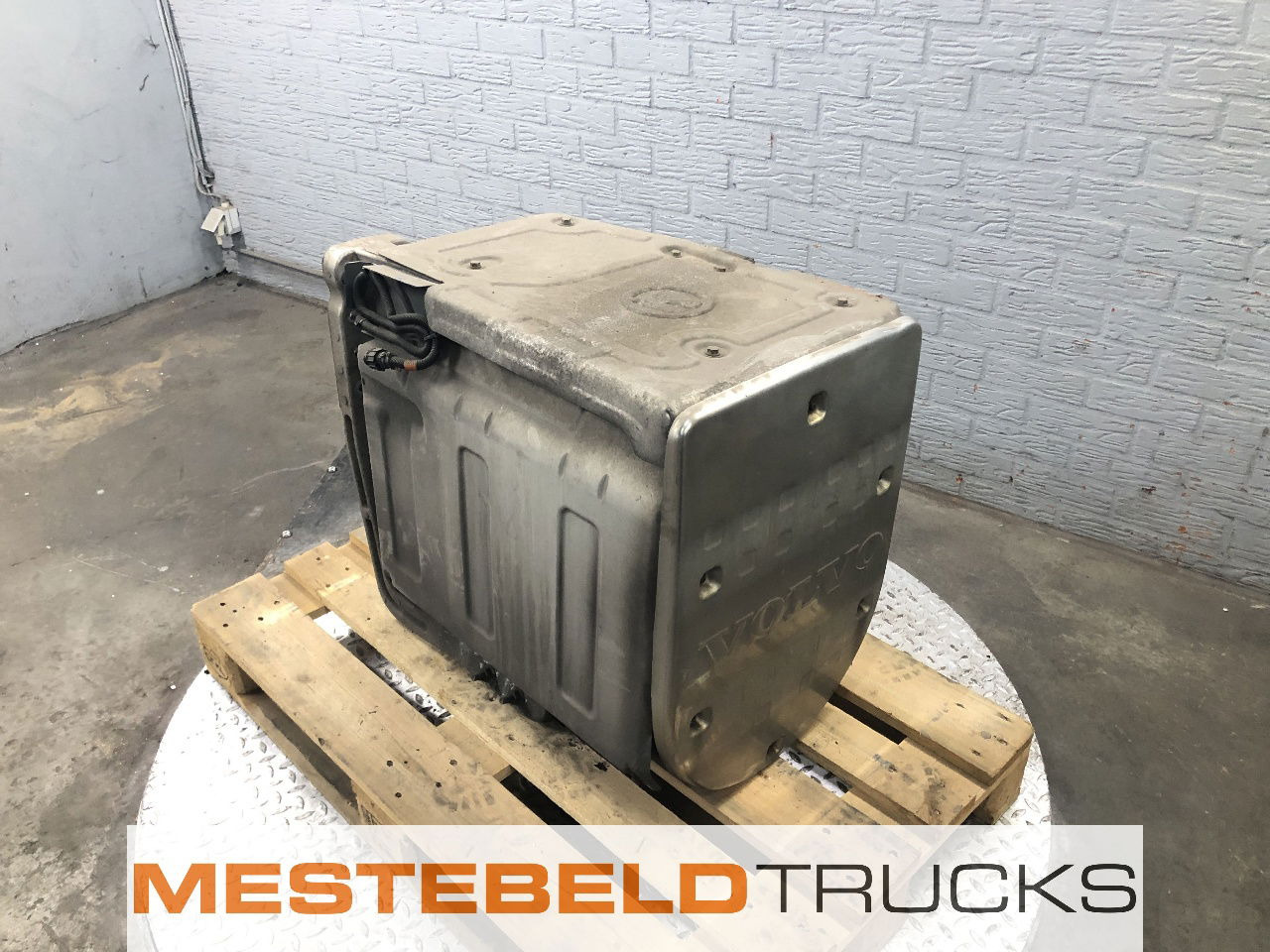 Volvo Katalysator - كاتم الصوت/ نظام العادم - شاحنة: صور 1 Volvo Katalysator - كاتم الصوت/ نظام العادم - شاحنة: صور 1