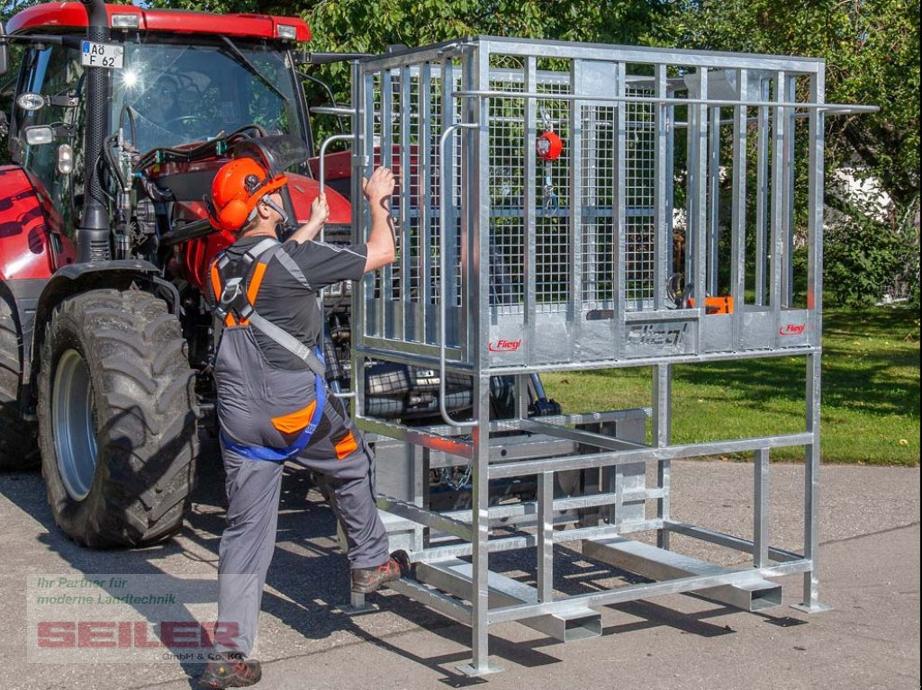 Fliegl Arbeitsbühne HOCH mit Euro-Aufnahme - ملحقات - آلات البناء: صور 4 Fliegl Arbeitsbühne HOCH mit Euro-Aufnahme - ملحقات - آلات البناء: صور 4