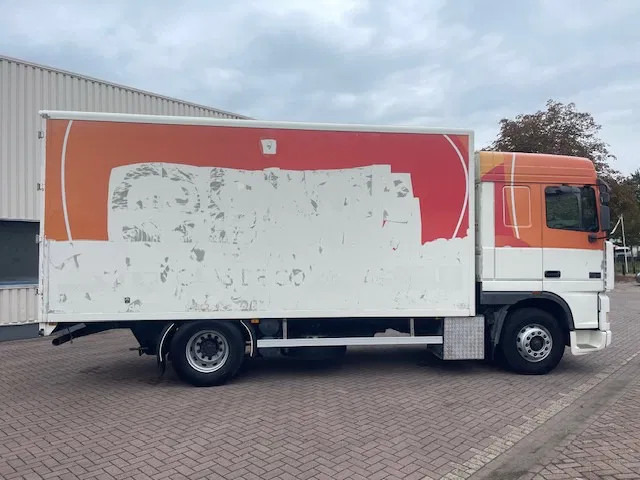 DAF XF 95.380 Euro 2 Manual-Gear - بصندوق مغلق شاحنة: صور 2 DAF XF 95.380 Euro 2 Manual-Gear - بصندوق مغلق شاحنة: صور 2