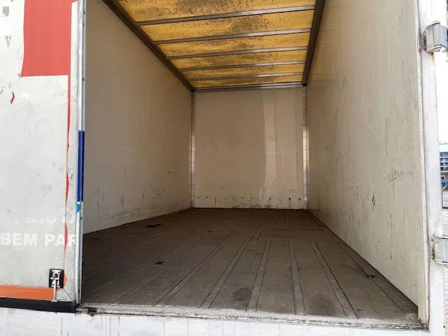 DAF XF 95.380 Euro 2 Manual-Gear - بصندوق مغلق شاحنة: صور 5 DAF XF 95.380 Euro 2 Manual-Gear - بصندوق مغلق شاحنة: صور 5