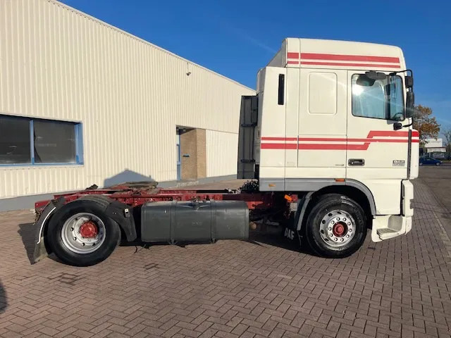 DAF XF 95.430 Manual-Gear Euro 3 - شاحنة جرار: صور 5 DAF XF 95.430 Manual-Gear Euro 3 - شاحنة جرار: صور 5