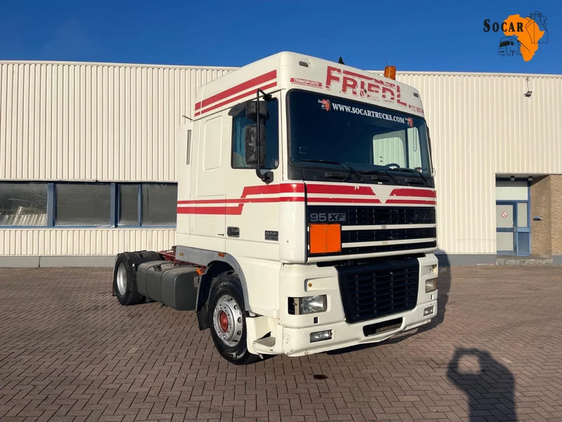 DAF XF 95.430 Manual-Gear Euro 3 - شاحنة جرار: صور 1 DAF XF 95.430 Manual-Gear Euro 3 - شاحنة جرار: صور 1
