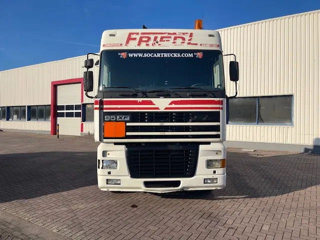 DAF XF 95.430 Manual-Gear Euro 3 - شاحنة جرار: صور 2 DAF XF 95.430 Manual-Gear Euro 3 - شاحنة جرار: صور 2