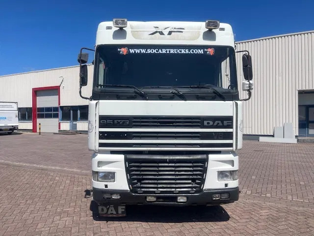 DAF XF 95 8 Tires (6x2) euro 2 - شاحنات مسطحة: صور 2 DAF XF 95 8 Tires (6x2) euro 2 - شاحنات مسطحة: صور 2