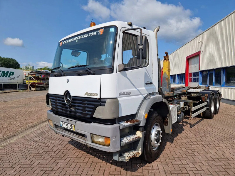 Mercedes-Benz Atego 2628 6x4 Euro 3 Manual Gear full steel suspension - شاحنة ذات الخطاف: صور 2 Mercedes-Benz Atego 2628 6x4 Euro 3 Manual Gear full steel suspension - شاحنة ذات الخطاف: صور 2