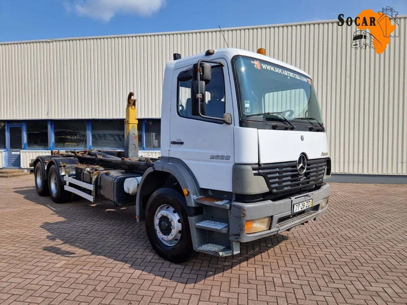 Mercedes-Benz Atego 2628 6x4 Euro 3 Manual Gear full steel suspension - شاحنة ذات الخطاف: صور 1 Mercedes-Benz Atego 2628 6x4 Euro 3 Manual Gear full steel suspension - شاحنة ذات الخطاف: صور 1