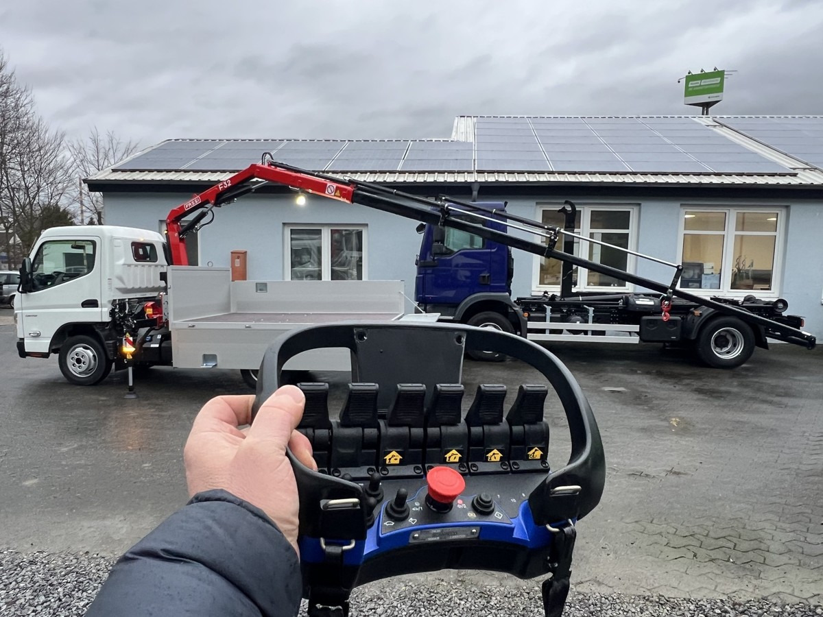 FUSO 3S15 Alu Pritsche 2.80m Ladekran Funk! - الشاحنات الصغيرة المسطحة: صور 2 FUSO 3S15 Alu Pritsche 2.80m Ladekran Funk! - الشاحنات الصغيرة المسطحة: صور 2