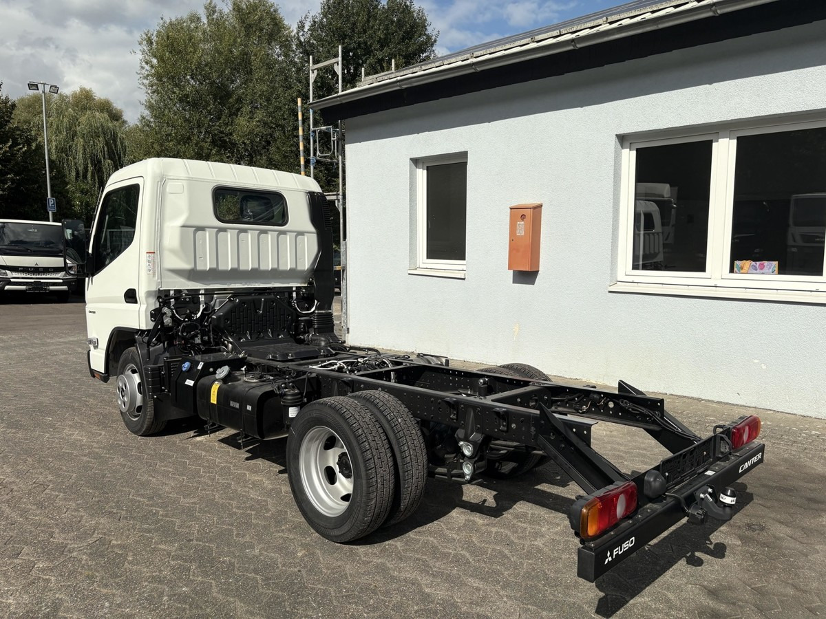 FUSO 3S15 Fahrgestell 2500 Nebenantrieb - الشاسيه شاحنة: صور 3 FUSO 3S15 Fahrgestell 2500 Nebenantrieb - الشاسيه شاحنة: صور 3