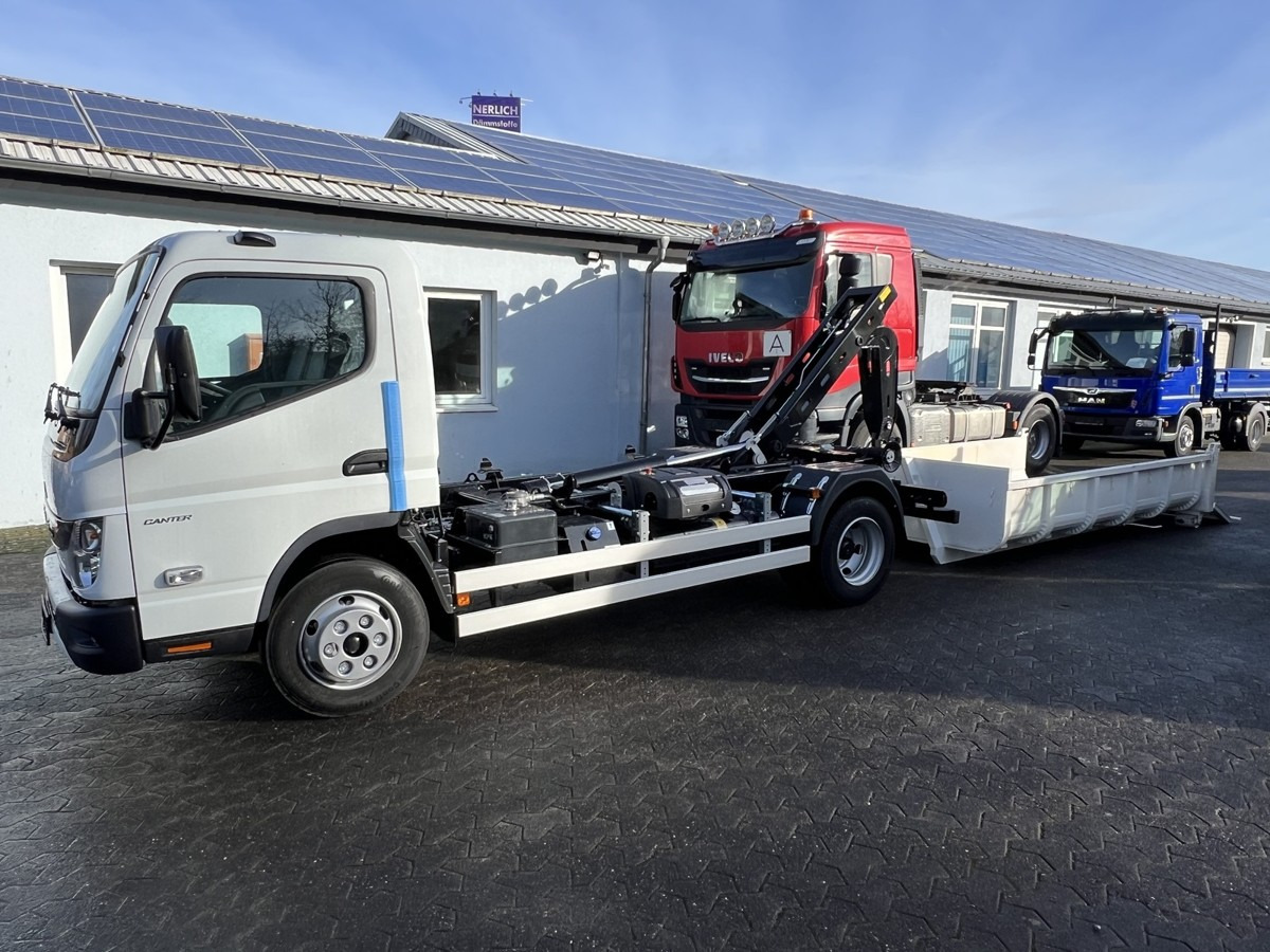 FUSO Canter FUSO 7C18 City Abrollkipper - شاحنة ذات الخطاف: صور 3 FUSO Canter FUSO 7C18 City Abrollkipper - شاحنة ذات الخطاف: صور 3