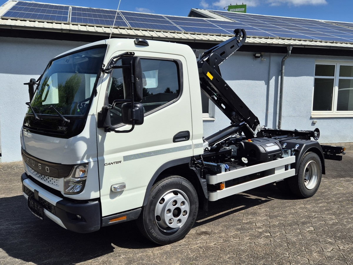 FUSO Fuso Canter 7C18 City Abrollkipper AHK Hooklift - شاحنة ذات الخطاف: صور 1 FUSO Fuso Canter 7C18 City Abrollkipper AHK Hooklift - شاحنة ذات الخطاف: صور 1