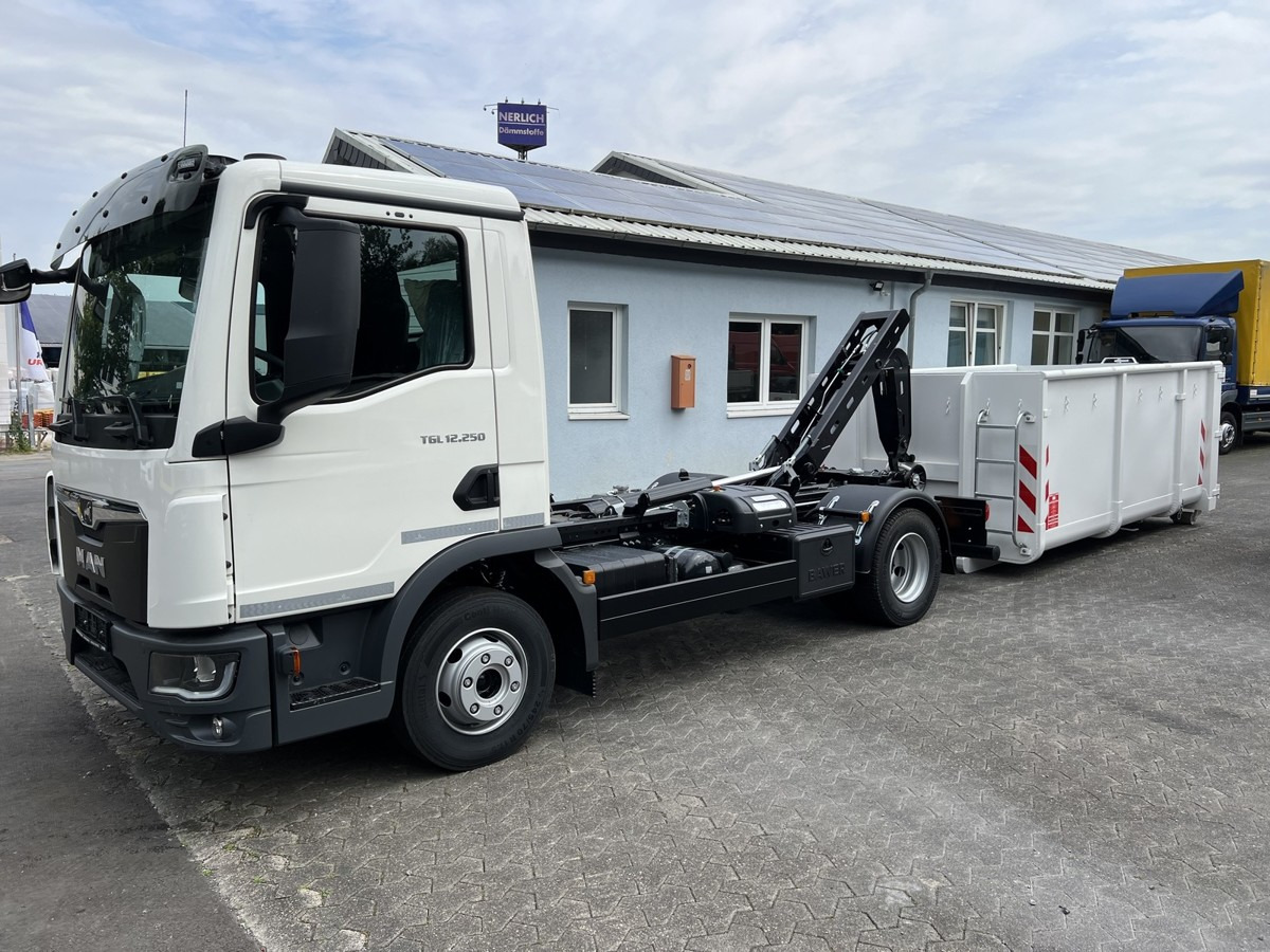 MAN TGL 12.250 BL NEU City Abrollkipper Tipmatik - شاحنة ذات الخطاف: صور 1 MAN TGL 12.250 BL NEU City Abrollkipper Tipmatik - شاحنة ذات الخطاف: صور 1