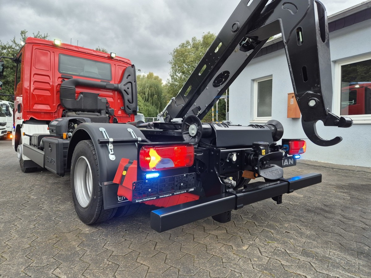 MAN TGL 8.190 Feuerwehrfahrzeug City Abrollkipper - شاحنة ذات الخطاف: صور 4 MAN TGL 8.190 Feuerwehrfahrzeug City Abrollkipper - شاحنة ذات الخطاف: صور 4