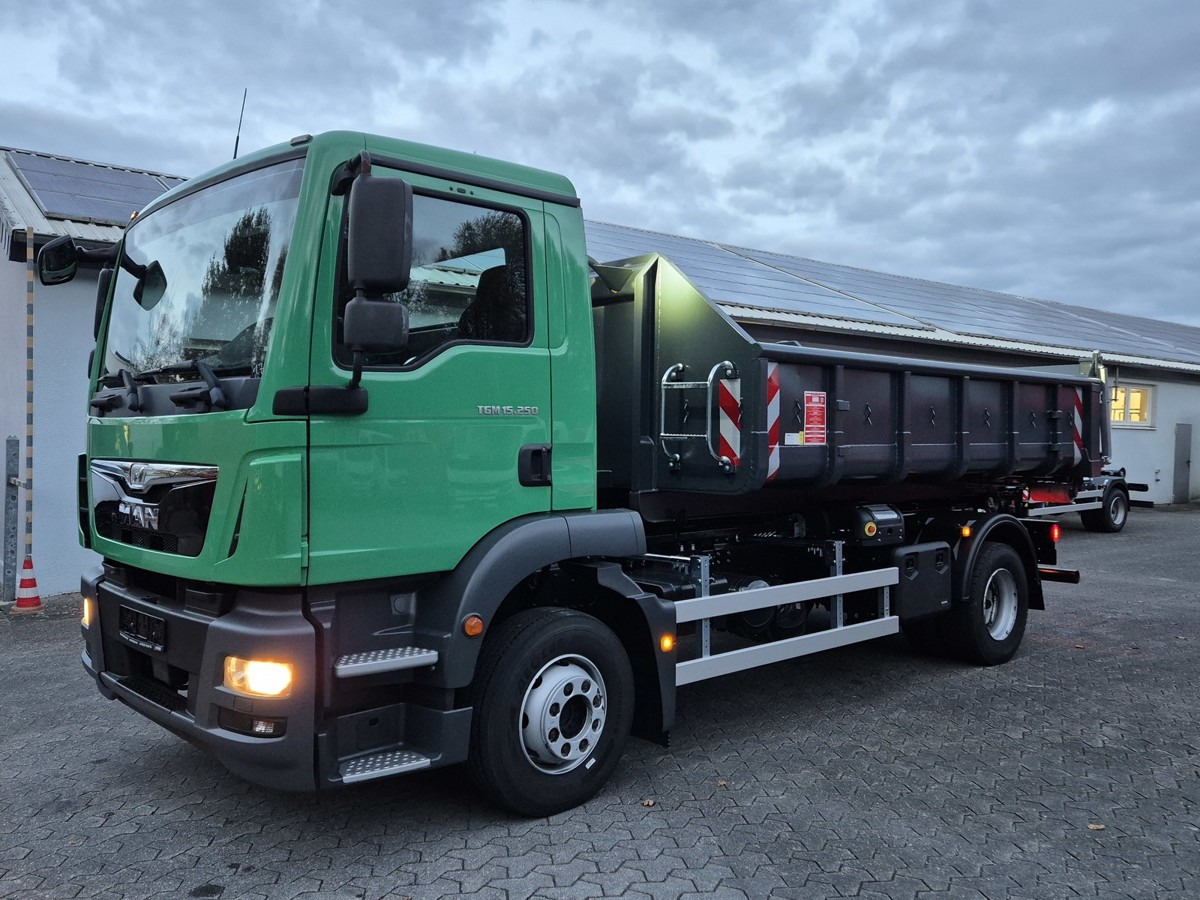 MAN TGM 15.250 Abrollkipper Multi Haken 900-1570mm - شاحنة ذات الخطاف: صور 1 MAN TGM 15.250 Abrollkipper Multi Haken 900-1570mm - شاحنة ذات الخطاف: صور 1