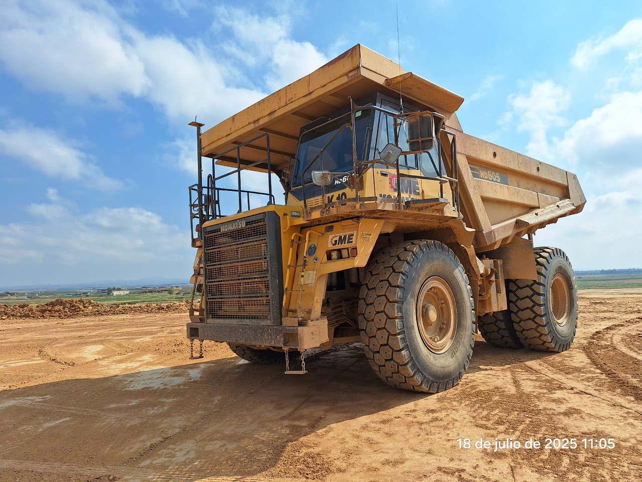 KOMATSU HD605 7-EO - شاحنة قلابة للمحاجر: صور 1 KOMATSU HD605 7-EO - شاحنة قلابة للمحاجر: صور 1