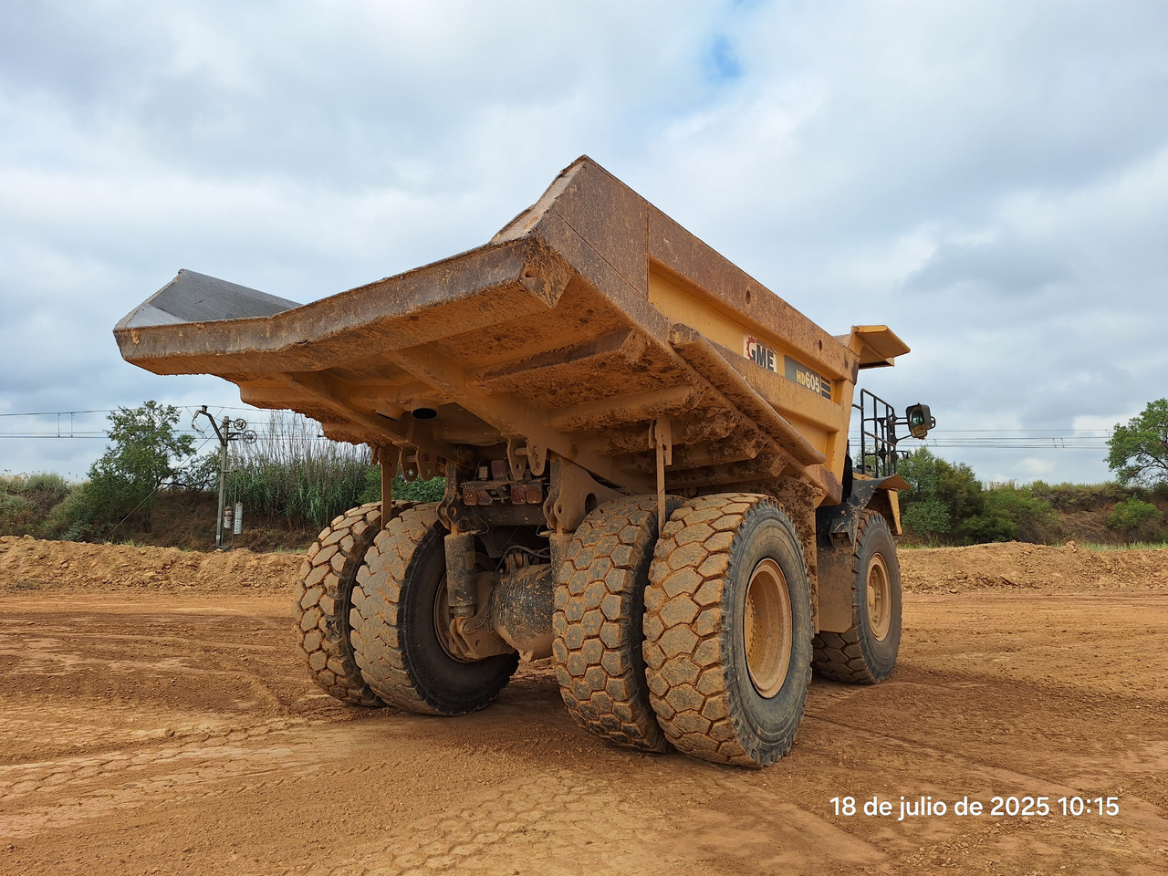 KOMATSU HD605 7-EO - شاحنة قلابة للمحاجر: صور 3 KOMATSU HD605 7-EO - شاحنة قلابة للمحاجر: صور 3