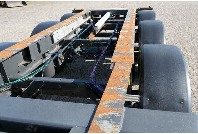 Fliegl SDS 380 SDS01, 20/30 & 40 Fuß Container, BPW - عربة مسطحة منخفضة نصف مقطورة: صور 4 Fliegl SDS 380 SDS01, 20/30 & 40 Fuß Container, BPW - عربة مسطحة منخفضة نصف مقطورة: صور 4