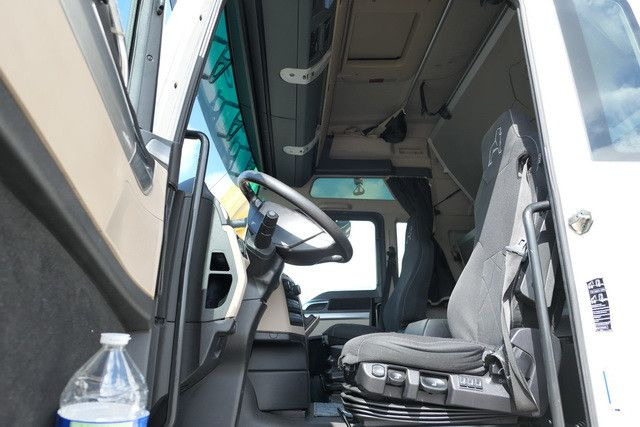 MAN 18.500 TGX 4x2, Intarder, Klima, 2x Tank,Spoiler - شاحنة جرار: صور 4 MAN 18.500 TGX 4x2, Intarder, Klima, 2x Tank,Spoiler - شاحنة جرار: صور 4