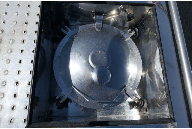 نصف مقطورة صهريج لنقل الطعام Menci SA 105, Isoliert, Tank aus 2016, 32m³, 4 Kammern: صور 11 نصف مقطورة صهريج لنقل الطعام Menci SA 105, Isoliert, Tank aus 2016, 32m³, 4 Kammern: صور 11