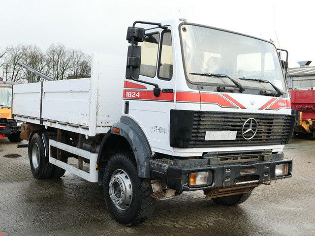 Mercedes-Benz 1824 AK 4x4, Allrad, AHK, Blattfederung, 168tkm - شاحنات مسطحة: صور 4 Mercedes-Benz 1824 AK 4x4, Allrad, AHK, Blattfederung, 168tkm - شاحنات مسطحة: صور 4
