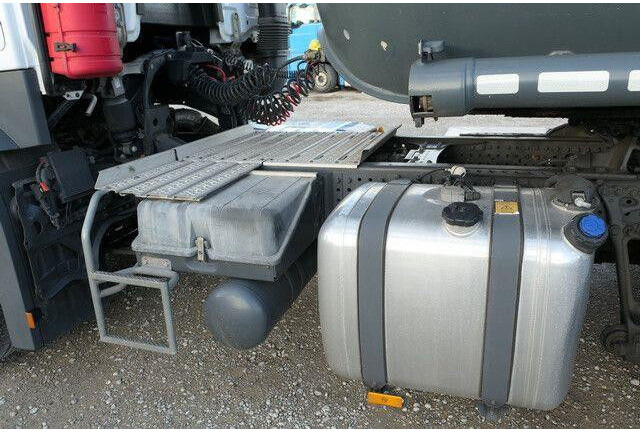 Mercedes-Benz 1846 Actros 4x2, Hydr., ADR, Leicht, Klima, Navi - شاحنة جرار: صور 3 Mercedes-Benz 1846 Actros 4x2, Hydr., ADR, Leicht, Klima, Navi - شاحنة جرار: صور 3