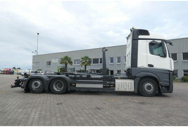 Mercedes-Benz 2543 L Actros 6x2, Meiler RK 21.70, Lenk-Lift - شاحنة ذات الخطاف: صور 2 Mercedes-Benz 2543 L Actros 6x2, Meiler RK 21.70, Lenk-Lift - شاحنة ذات الخطاف: صور 2