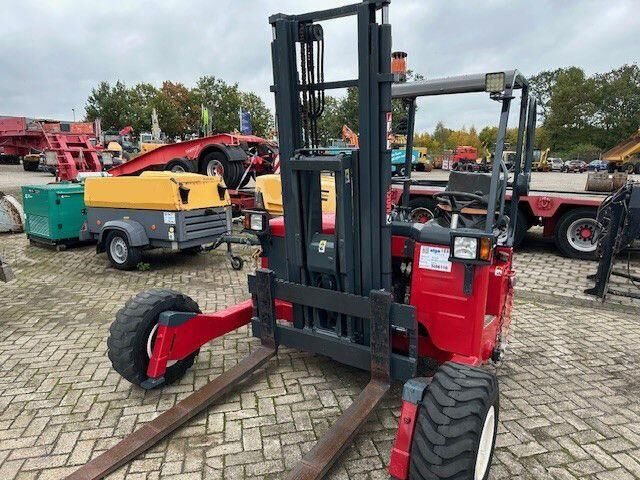 Moffett M4 25.3, Mitnahmestapler, 2.500kg, 3m Hubhöhe - رافعة شوكية مثبتة على شاحنة: صور 4 Moffett M4 25.3, Mitnahmestapler, 2.500kg, 3m Hubhöhe - رافعة شوكية مثبتة على شاحنة: صور 4