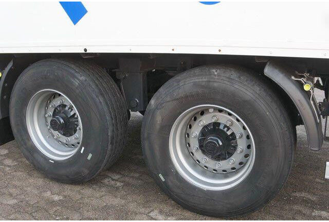 Sommer 2-Achser, elektr. Rolltor, BPW, 11.000mm lang - بصندوق مغلق نصف مقطورة: صور 4 Sommer 2-Achser, elektr. Rolltor, BPW, 11.000mm lang - بصندوق مغلق نصف مقطورة: صور 4