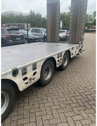 Vega 3-Achser, Hydr. Rampen, Verzinkt, Gelenkt - عربة مسطحة منخفضة نصف مقطورة: صور 4 Vega 3-Achser, Hydr. Rampen, Verzinkt, Gelenkt - عربة مسطحة منخفضة نصف مقطورة: صور 4