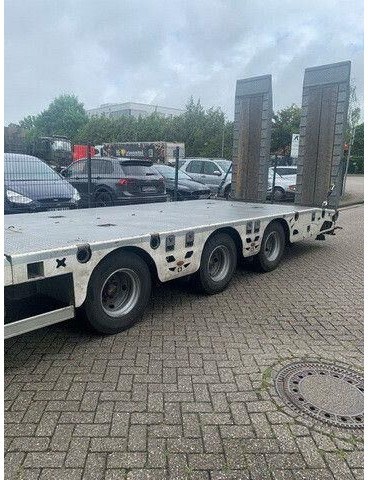 Vega 3-Achser, Hydr. Rampen, Verzinkt, Gelenkt - عربة مسطحة منخفضة نصف مقطورة: صور 3 Vega 3-Achser, Hydr. Rampen, Verzinkt, Gelenkt - عربة مسطحة منخفضة نصف مقطورة: صور 3