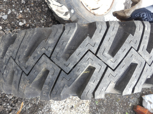 2 Roues pour engin de chantier Pirelli FS40 - عجلات - جرار: صور 2 2 Roues pour engin de chantier Pirelli FS40 - عجلات - جرار: صور 2