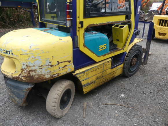Chariot élévateur thermique Komatsu FD25T-12 - رافعة شوكية: صور 5 Chariot élévateur thermique Komatsu FD25T-12 - رافعة شوكية: صور 5