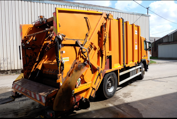 REF : 2 - Camion Poubelle VOLVO FM/FH - شاحنة القمامة: صور 5 REF : 2 - Camion Poubelle VOLVO FM/FH - شاحنة القمامة: صور 5