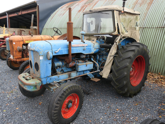 Tracteur agricole + treuil Ford Super Major - جرار: صور 1 Tracteur agricole + treuil Ford Super Major - جرار: صور 1