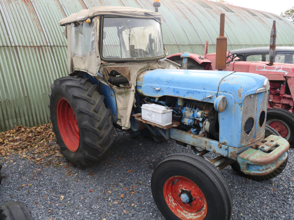 Tracteur agricole + treuil Ford Super Major - جرار: صور 2 Tracteur agricole + treuil Ford Super Major - جرار: صور 2