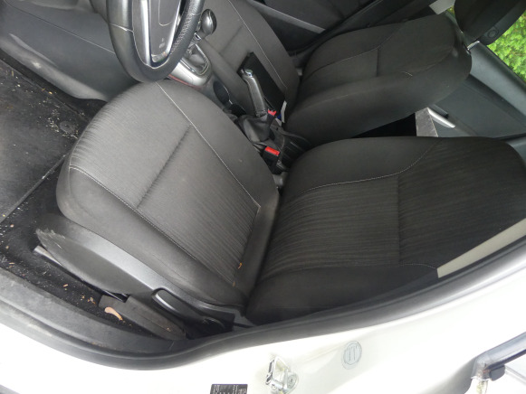 Voiture Opel Astra Break (2012-211.232 km) - سيارة: صور 4 Voiture Opel Astra Break (2012-211.232 km) - سيارة: صور 4