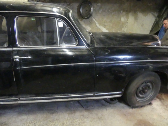 Voiture ancêtre Mercedes-Benz 220S Poton - سيارة: صور 3 Voiture ancêtre Mercedes-Benz 220S Poton - سيارة: صور 3