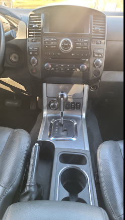 Voiture tout terrain Nissan Navara V6 - سيارة: صور 4 Voiture tout terrain Nissan Navara V6 - سيارة: صور 4