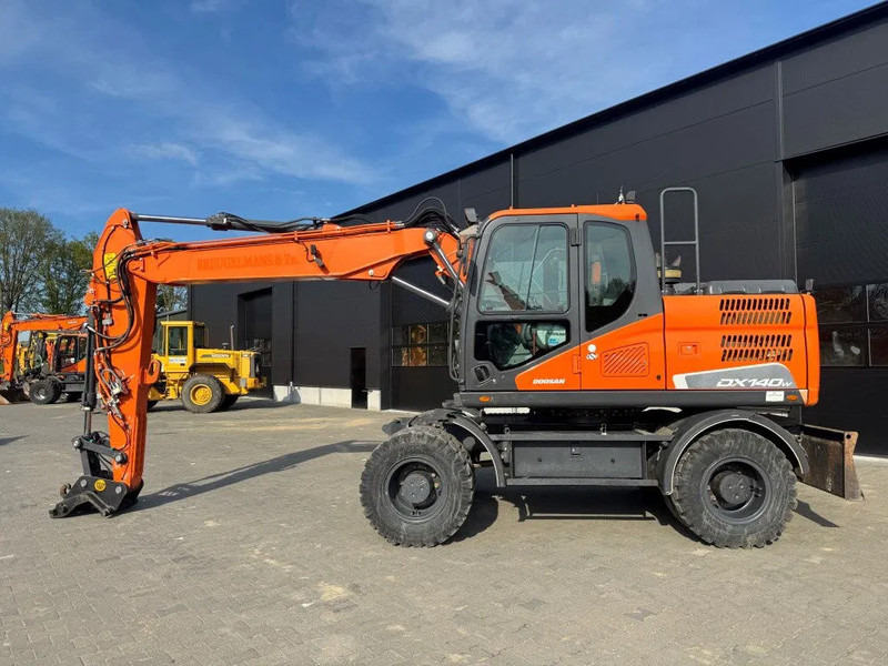 Doosan DX140-5 2018 - حفارة على عجلات: صور 1 Doosan DX140-5 2018 - حفارة على عجلات: صور 1