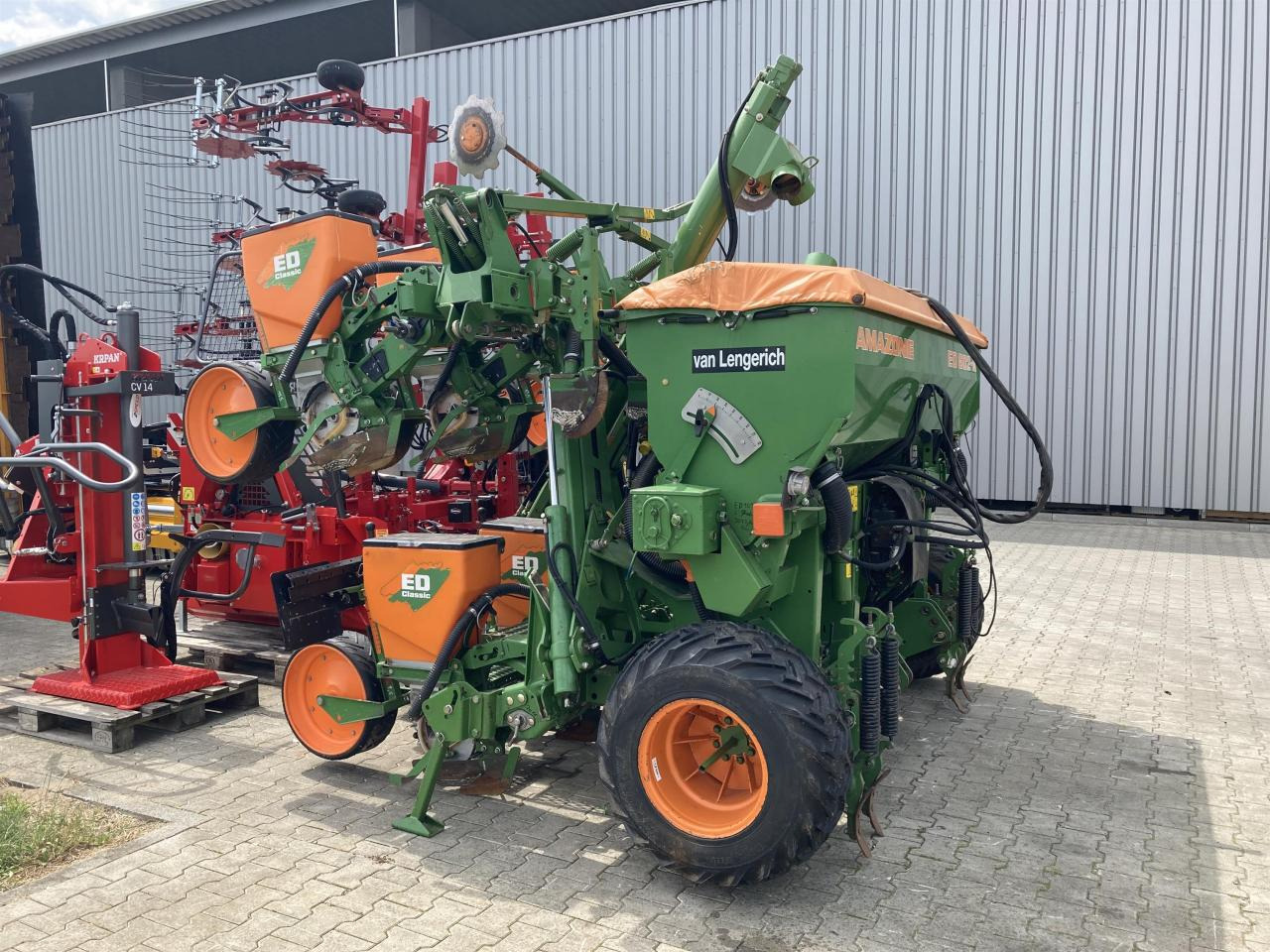 Amazone ED602K - وضع البذور فى خطوط: صور 3 Amazone ED602K - وضع البذور فى خطوط: صور 3