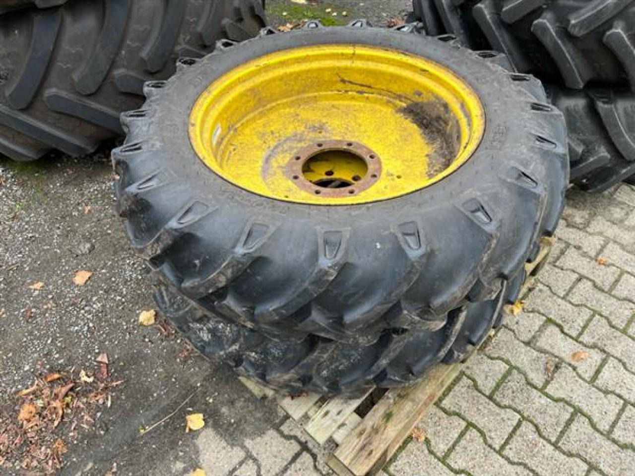 BKT 12.4-32 - الإطارات - الآلات والماكينات الزراعية: صور 1 BKT 12.4-32 - الإطارات - الآلات والماكينات الزراعية: صور 1