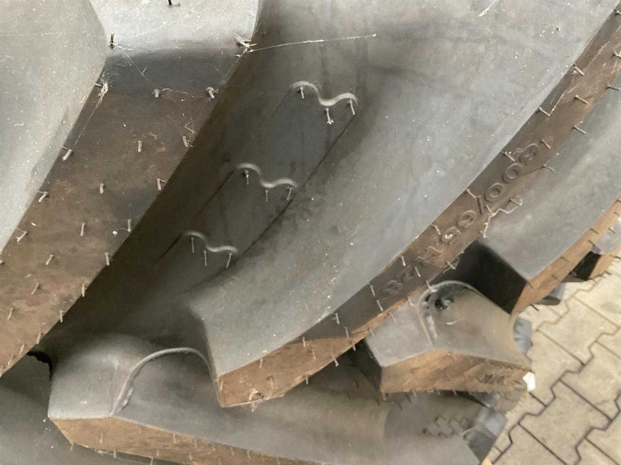 BKT 600/65R28 - الإطارات - الآلات والماكينات الزراعية: صور 5 BKT 600/65R28 - الإطارات - الآلات والماكينات الزراعية: صور 5