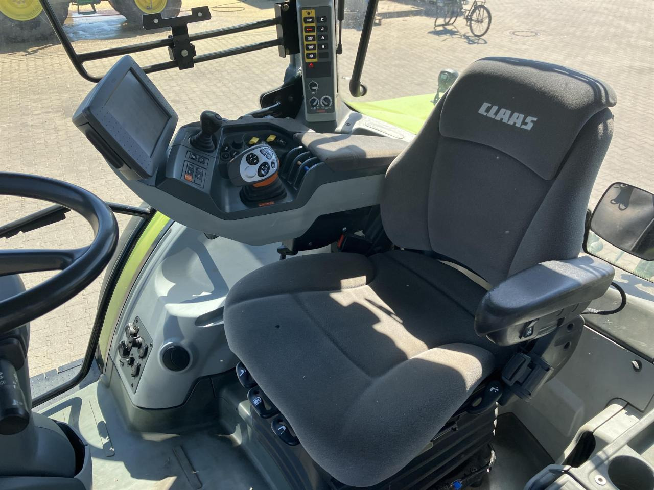 CLAAS Arion 640 - جرار: صور 5 CLAAS Arion 640 - جرار: صور 5